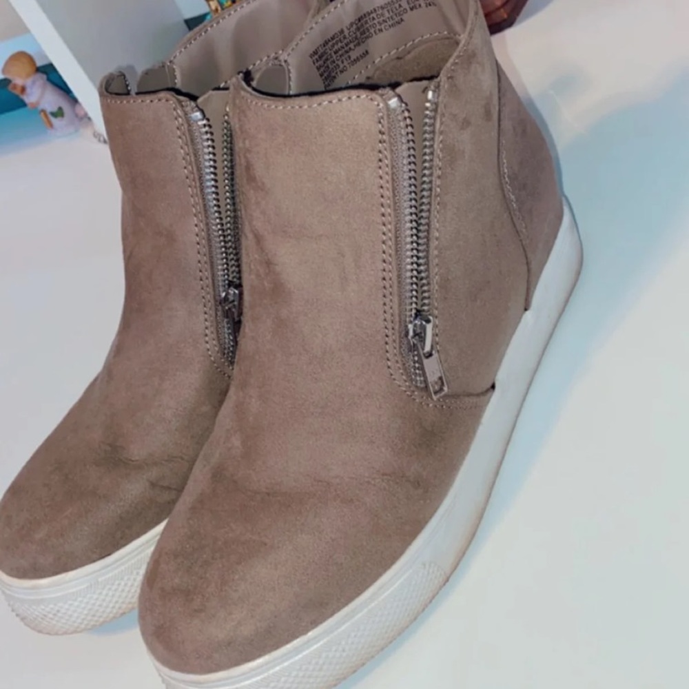 suede zip up shoes size 7.5
